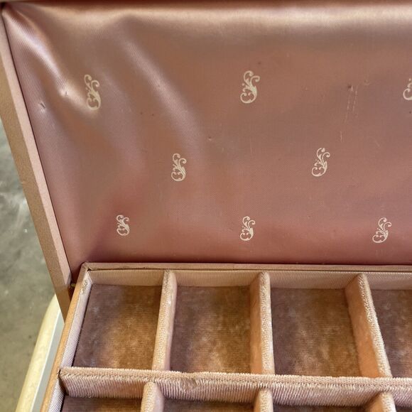 Vintage MCM Light Pink Jewelry Box with Pink Velvet and Satin Interior - Picture 2 of 11